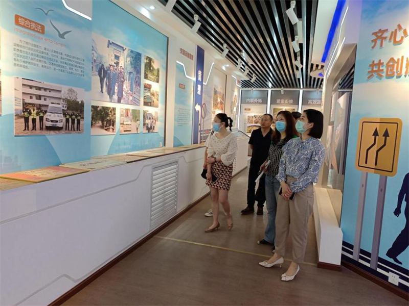 县总工会常务彭副主席视察指导工作 1